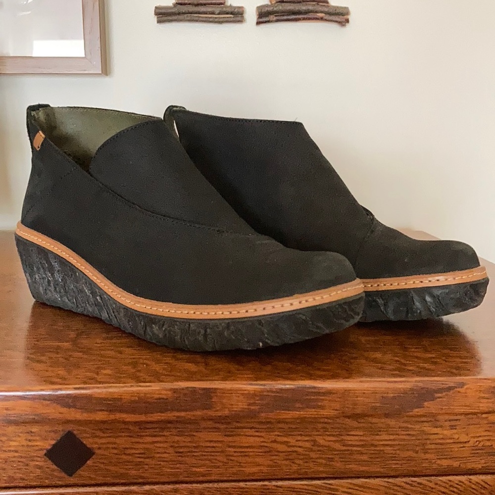 El Naturalista Black Wedge Platform Booties